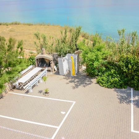 Apartmani Prvi Red Do Mora Pag Town Luaran gambar