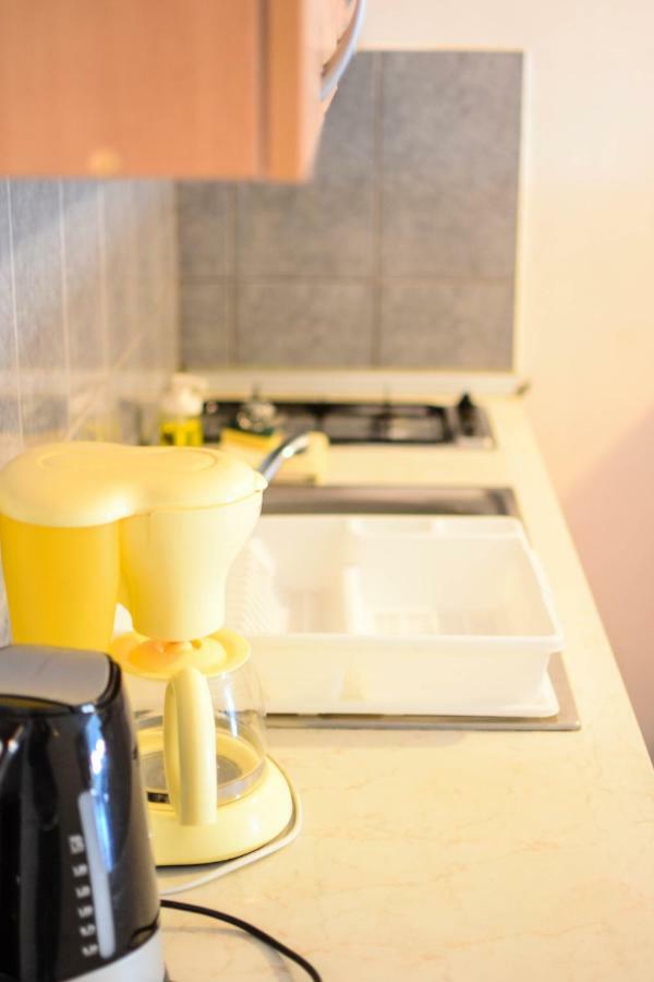 Apartmani Prvi Red Do Mora Pag Town Luaran gambar