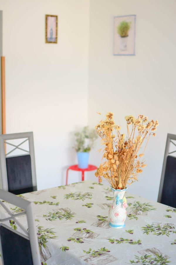 Apartmani Prvi Red Do Mora Pag Town Luaran gambar