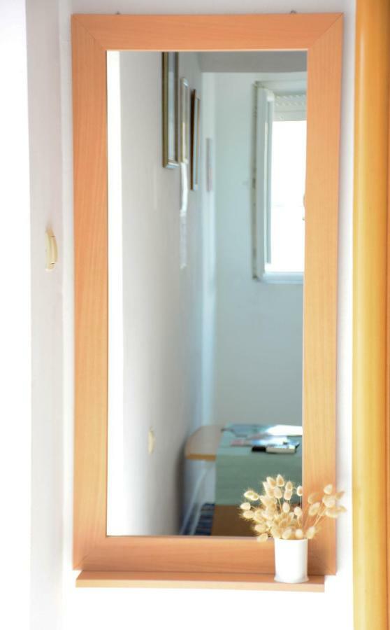 Apartmani Prvi Red Do Mora Pag Town Luaran gambar