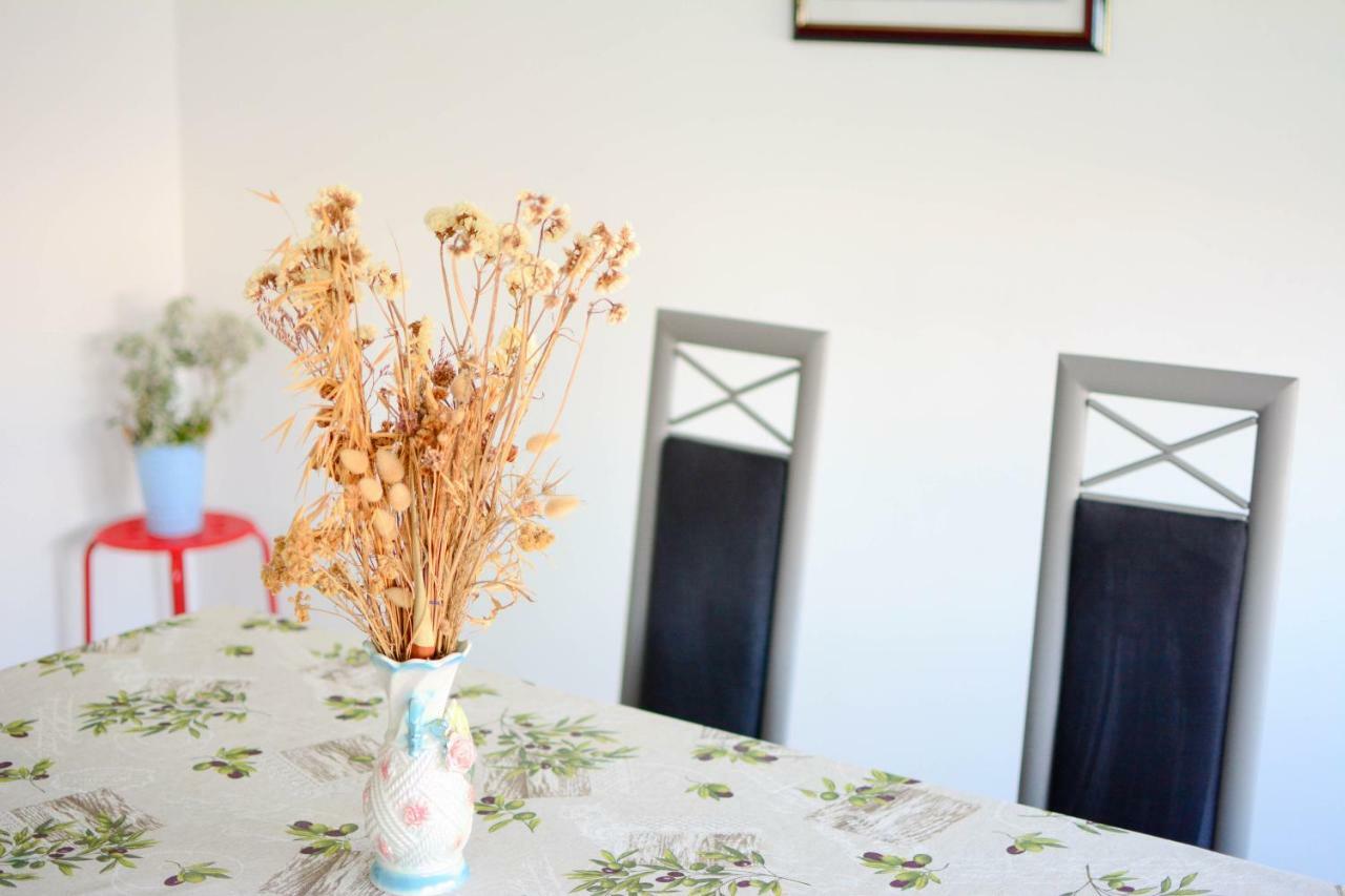 Apartmani Prvi Red Do Mora Pag Town Luaran gambar