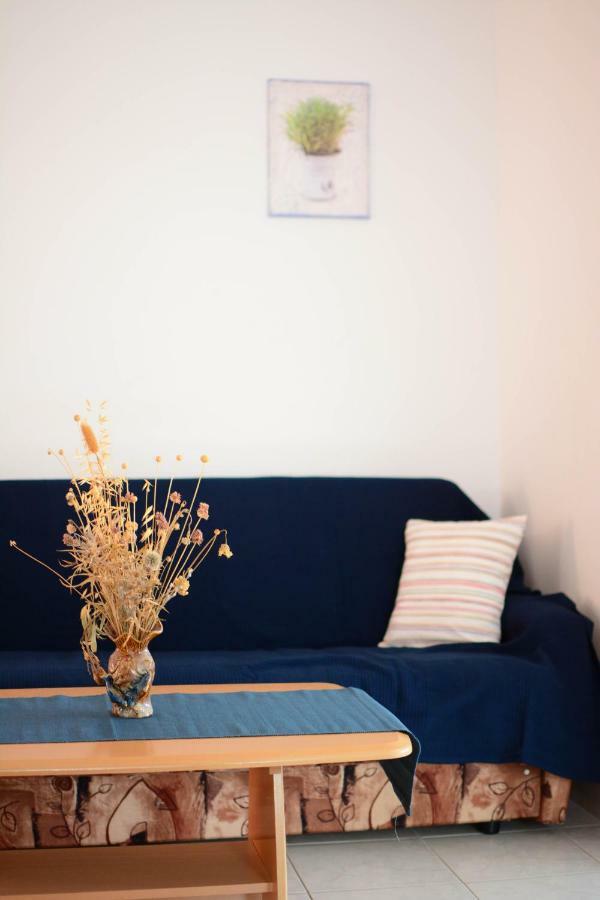 Apartmani Prvi Red Do Mora Pag Town Luaran gambar